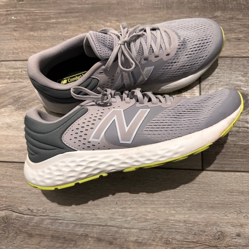 New balance women’s sz 11